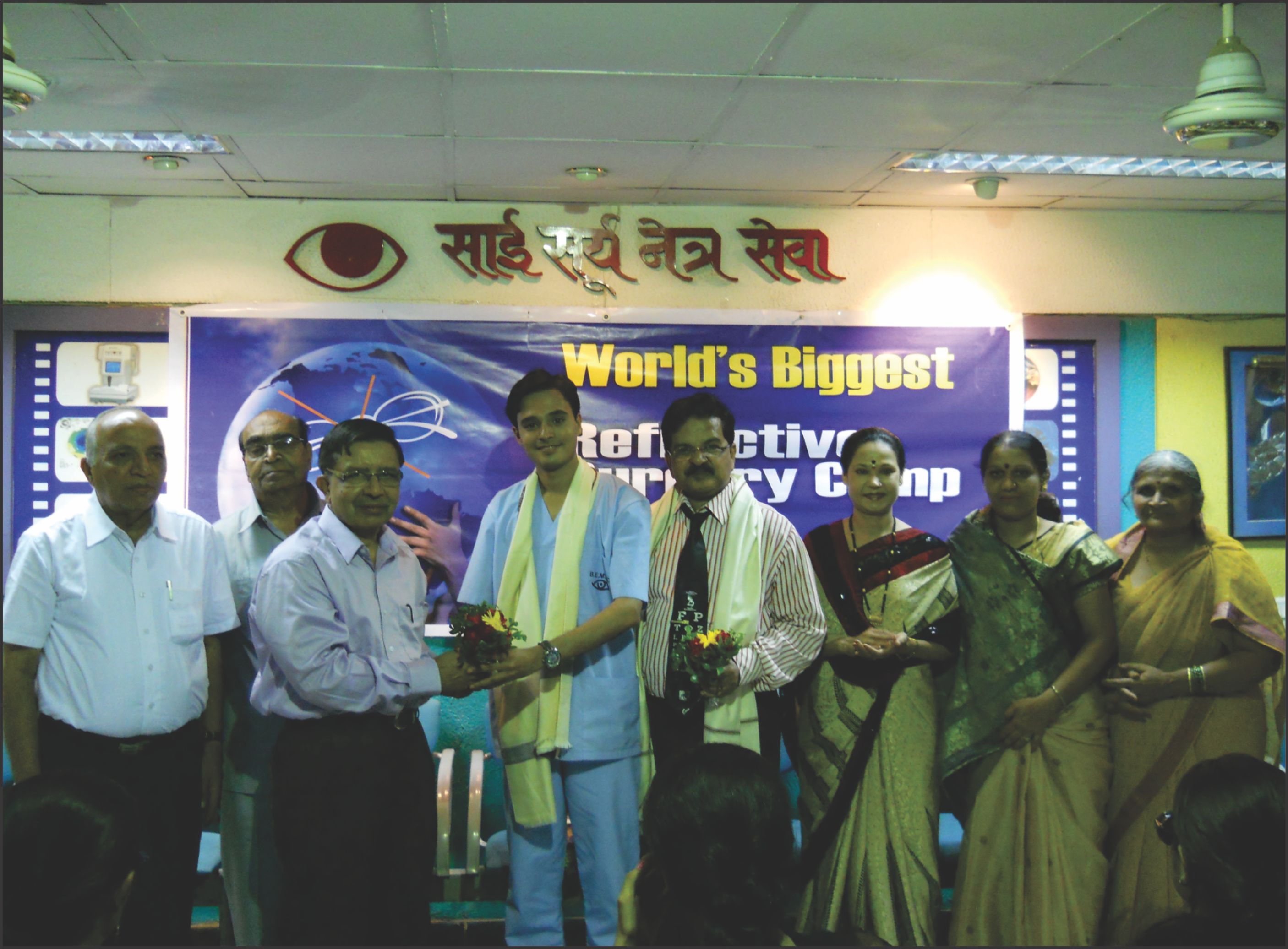 Dr. Vardhman and Dr. Prakash receiving award for refractive surgery camp